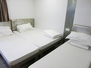 Dreibettzimmer | Bügeleisen/Bügelbrett, kostenloses WLAN, Rollstuhlgeeignet