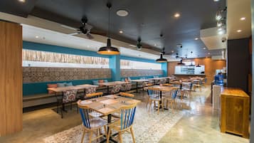 2 restaurants, breakfast, lunch served; local and international cuisine