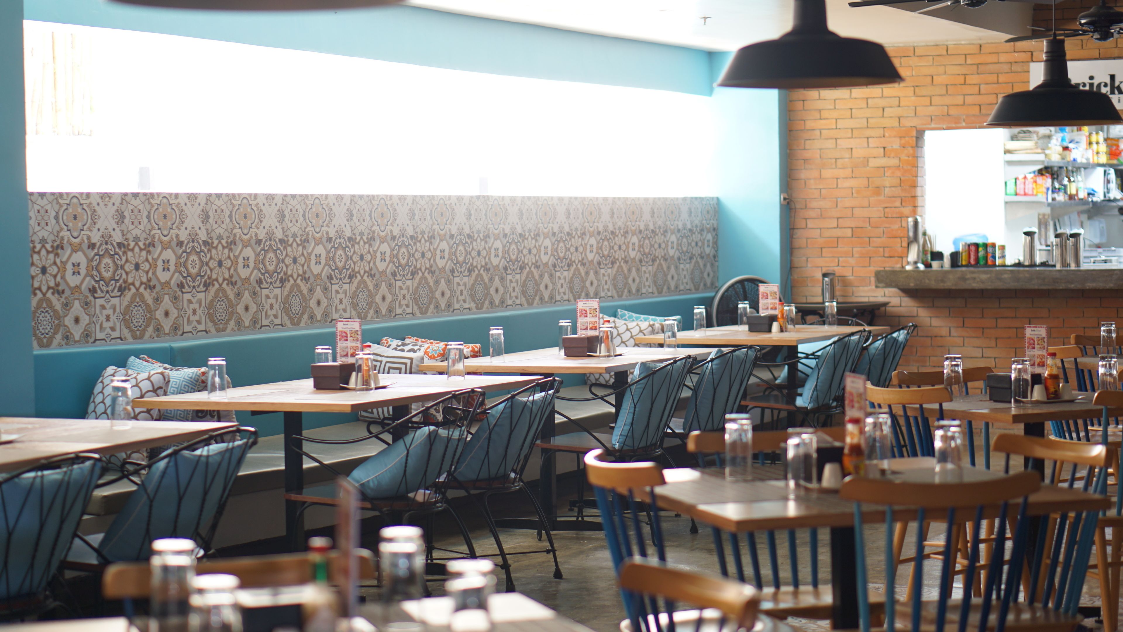 2 restaurants, breakfast, lunch served; local and international cuisine