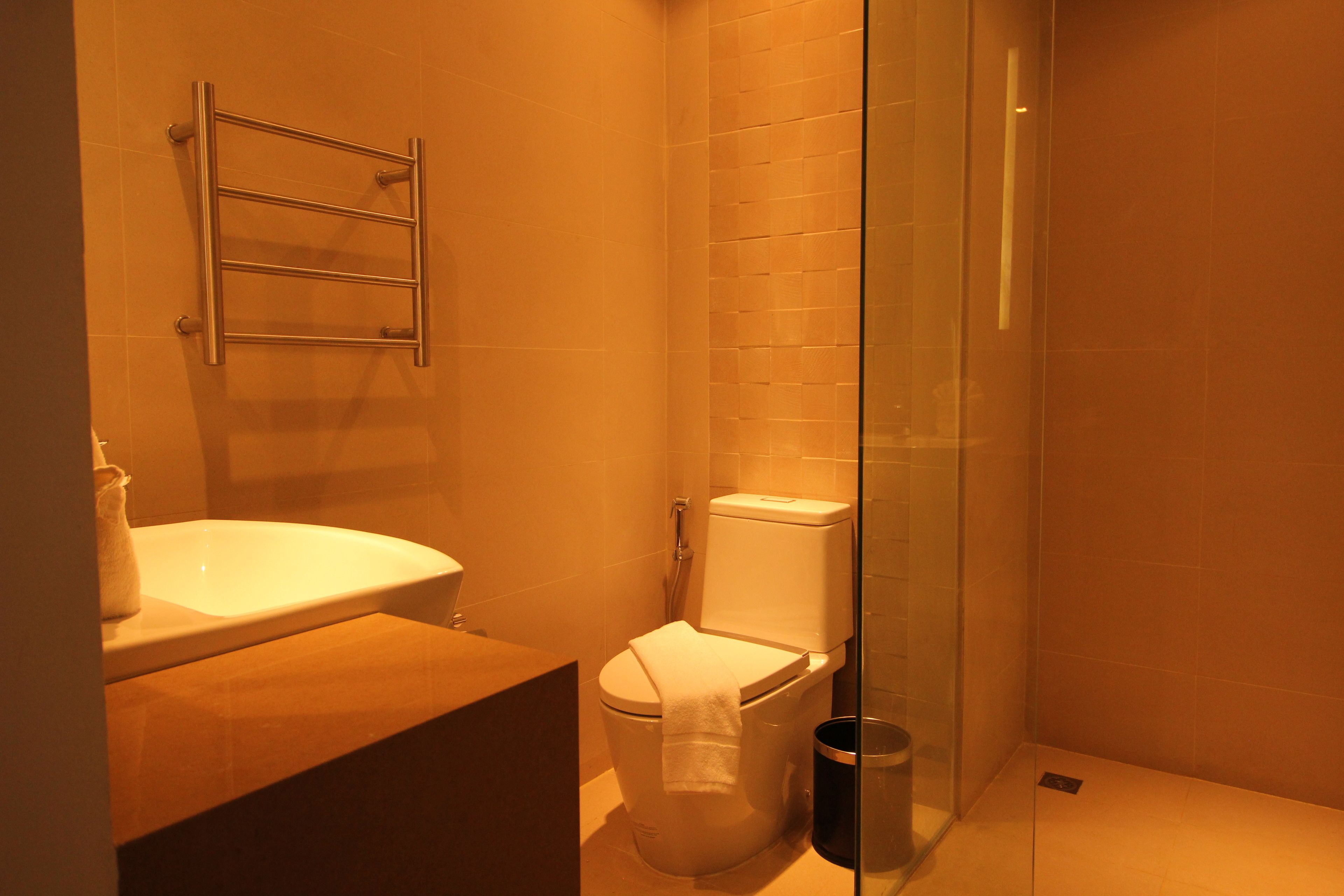 deluxe queen | bathroom | free toiletries, hair dryer, bidet, towels