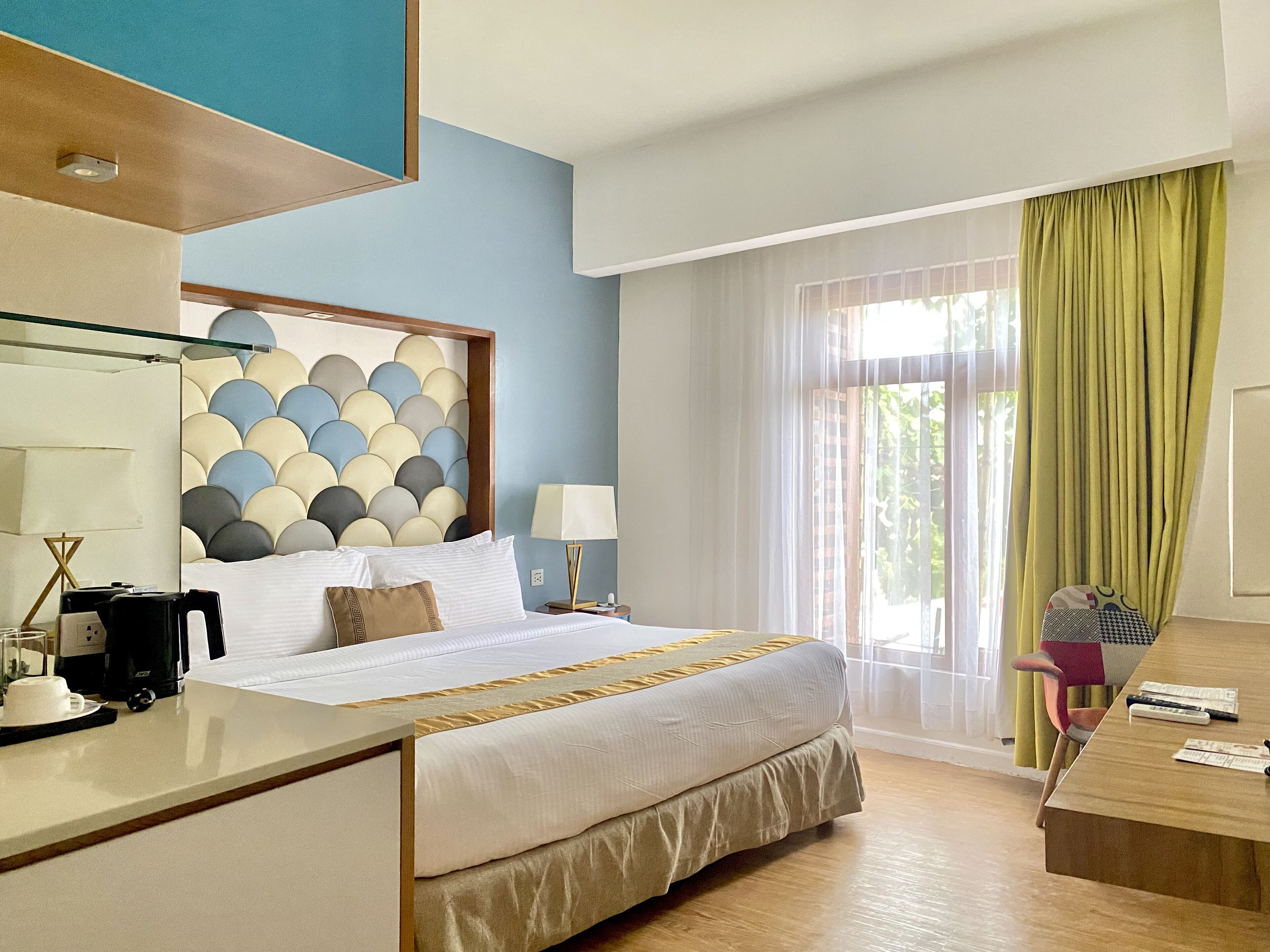 Minibar, in-room safe, desk, laptop workspace