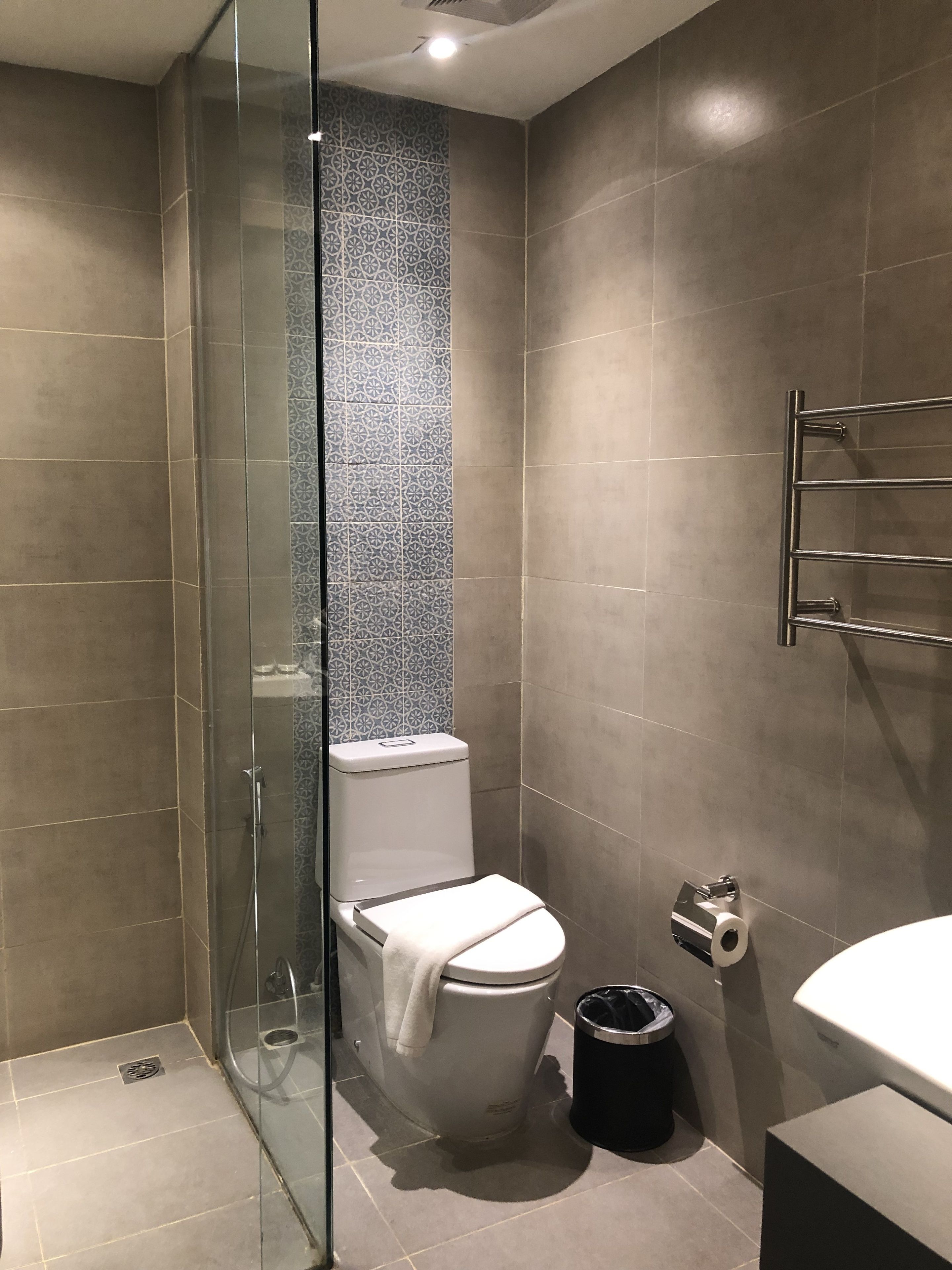superior queen | bathroom | free toiletries, hair dryer, bidet, towels