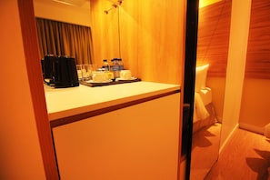 Deluxe Twin Room | Coffee and/or coffee maker