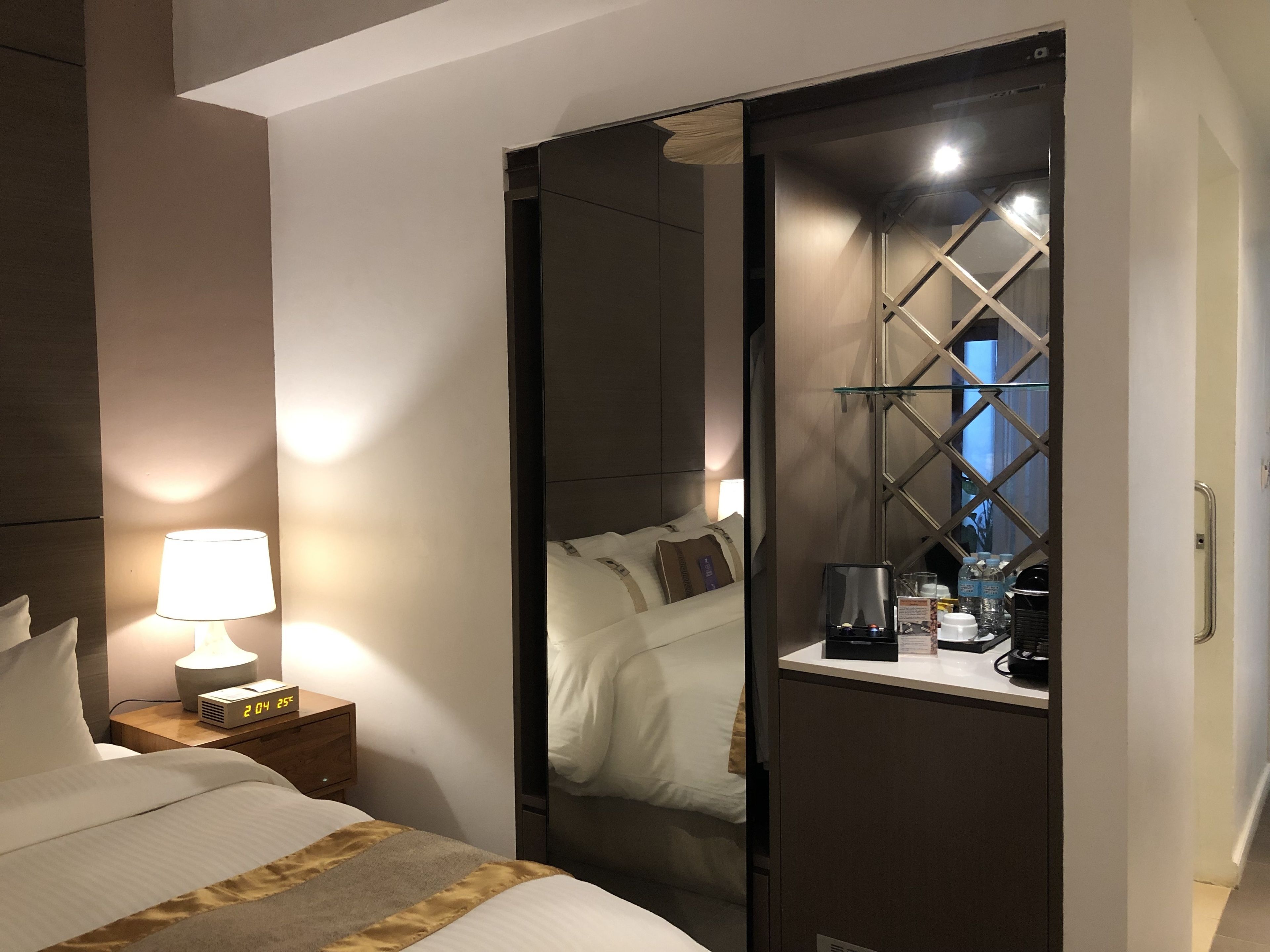garden suite  | minibar, in-room safe, desk, laptop workspace