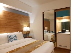 Superior Queen | Minibar, in-room safe, desk, laptop workspace - Ferra Hotel and Garden Suites (Boracay Island)