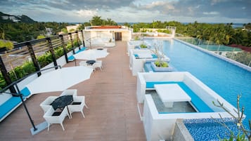 Outdoor pool, open 8:00 AM to 9:00 PM, pool loungers