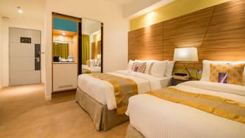 Deluxe Twin Room | Minibar, in-room safe, desk, laptop workspace