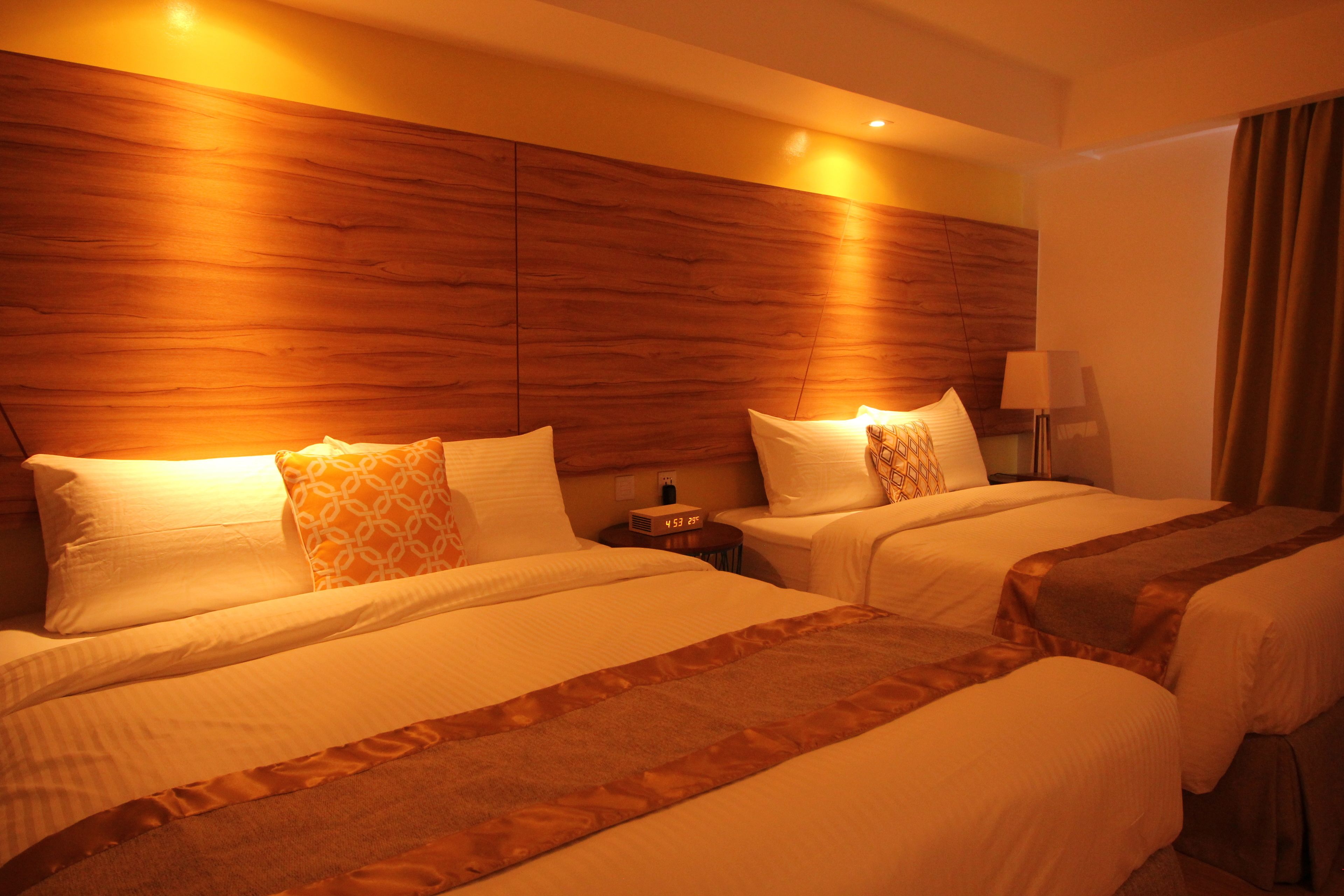 deluxe twin room | minibar, in-room safe, desk, laptop workspace