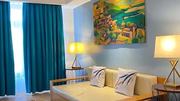 Corner Suite | Living area | Flat-screen TV