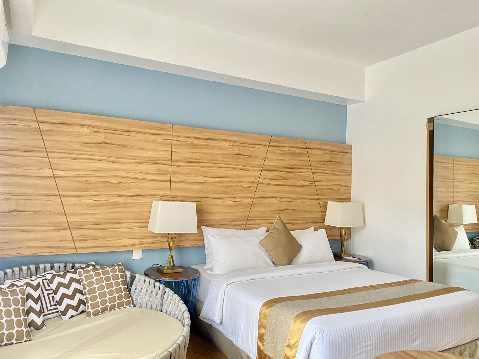 Chambre Deluxe, 1 grand lit | Minibar, coffre-fort, bureau