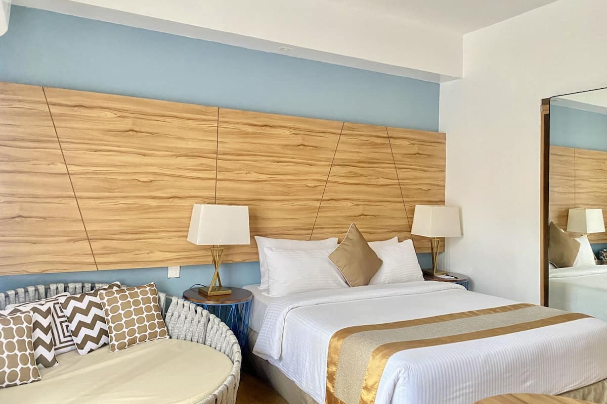 Chambre Deluxe, 1 grand lit | Minibar, coffre-fort, bureau