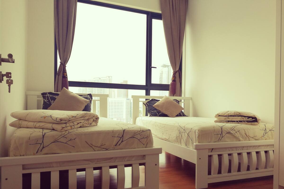 Twin Room, Private Bathroom | Iron/ironing board, free WiFi