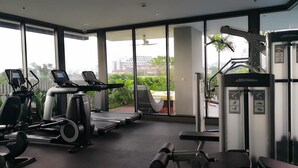 A gym with treadmills, elliptical machines, and weight equipment. - Bochang Homestay (Kuala Lumpur)