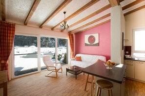 TV, bordtennis, bøker og musikkbibliotek