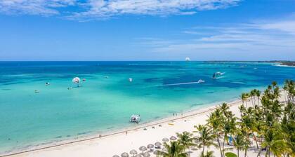 Villa Pandora: Beachfront, oceanview villa w/ heated pool, games, chef & staff