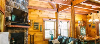 Kose Cub Luxury Cabin med badestamp, wifi og peisovn