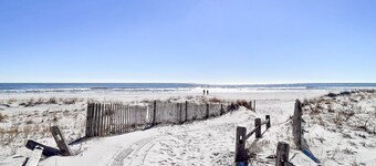CETTE MAISON A TOUT ... À PROXIMITÉ DE LA PLAGE, DES RESTAURANTS ET DE LA NUIT