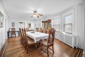 Dining - 1 BLOCK TO THE BEACH, RESTAURANTS & NIGHTLIFE (Atlantic City)