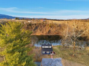 Exterior - Gorgeous & Updated Riverfront home Sandy beach by River Fire Pit Hot Tub Fishing Kayaks (McGaheysville)