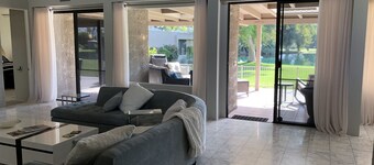Cloud Nine | 3 Glam Master Suites & Stunning Desert Views – managed by Greenday