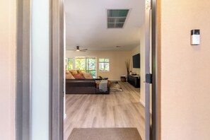 Televisión y chimenea 