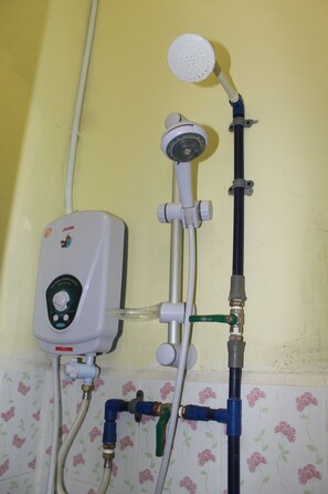 Shower, free toiletries, towels