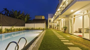 Outdoor pool, open 6 AM to 10:30 PM, pool umbrellas, pool loungers