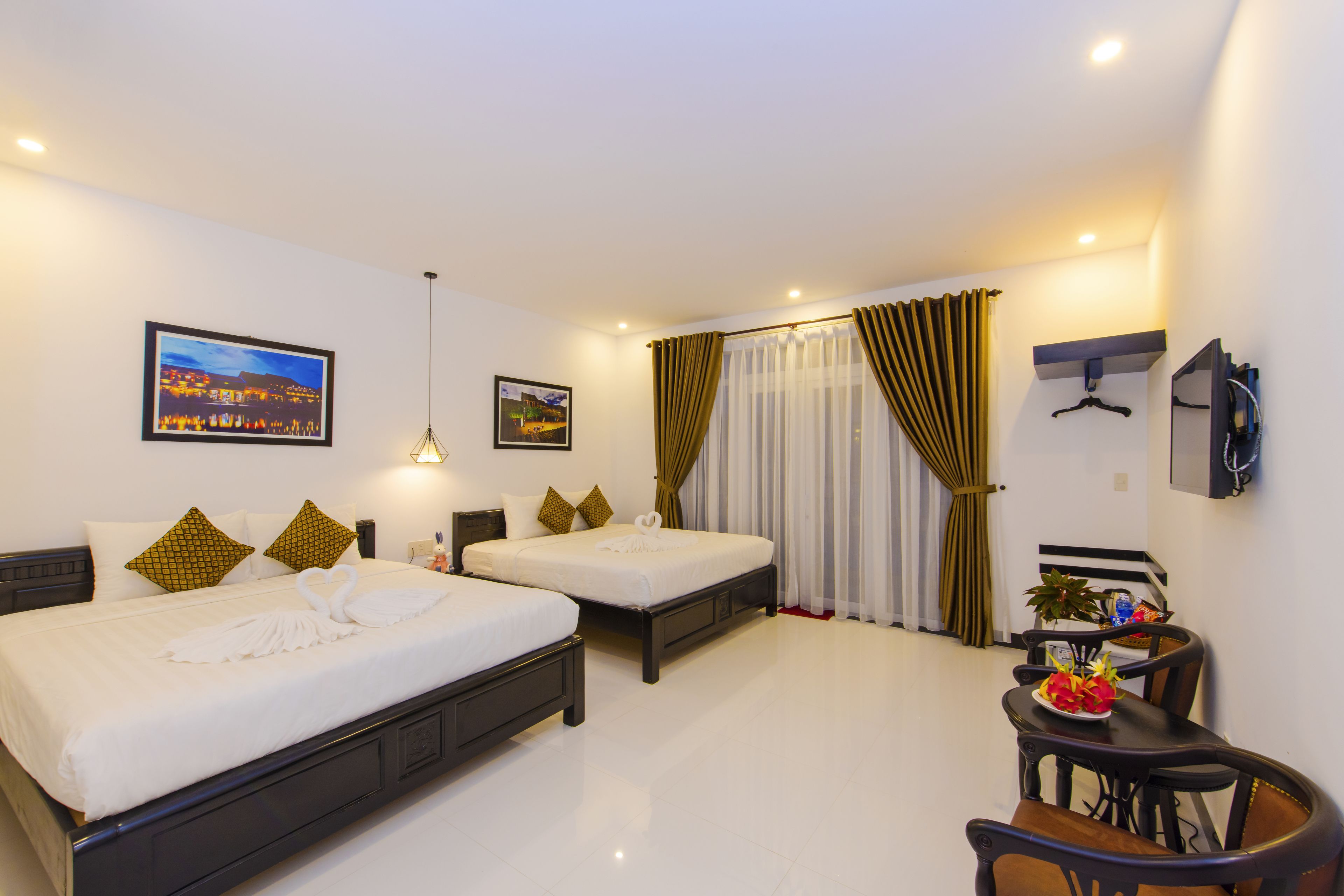 family room | 1 bedroom, premium bedding, select comfort beds, minibar