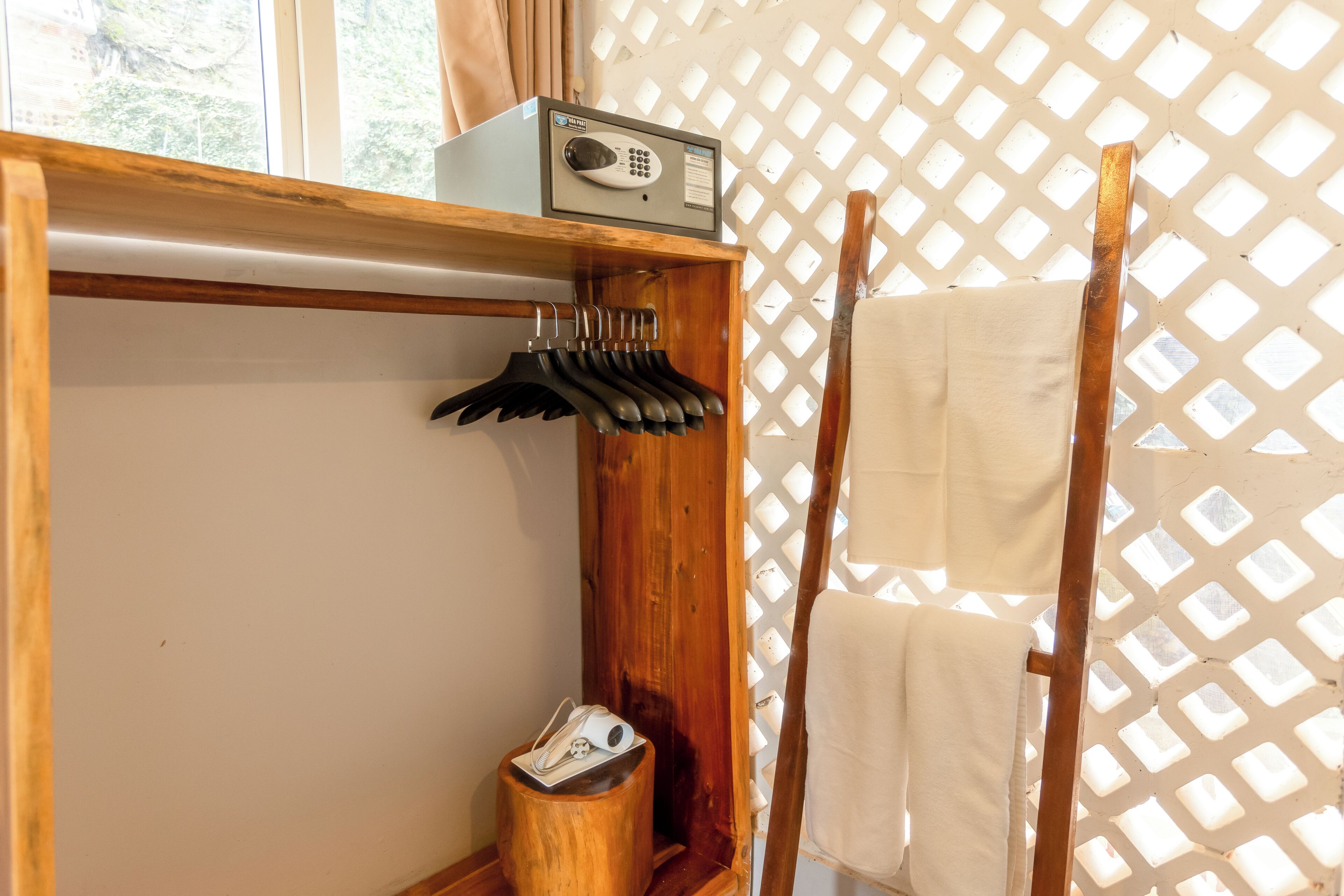 king sea view | 1 bedroom, hypo-allergenic bedding, down duvets, in-room safe