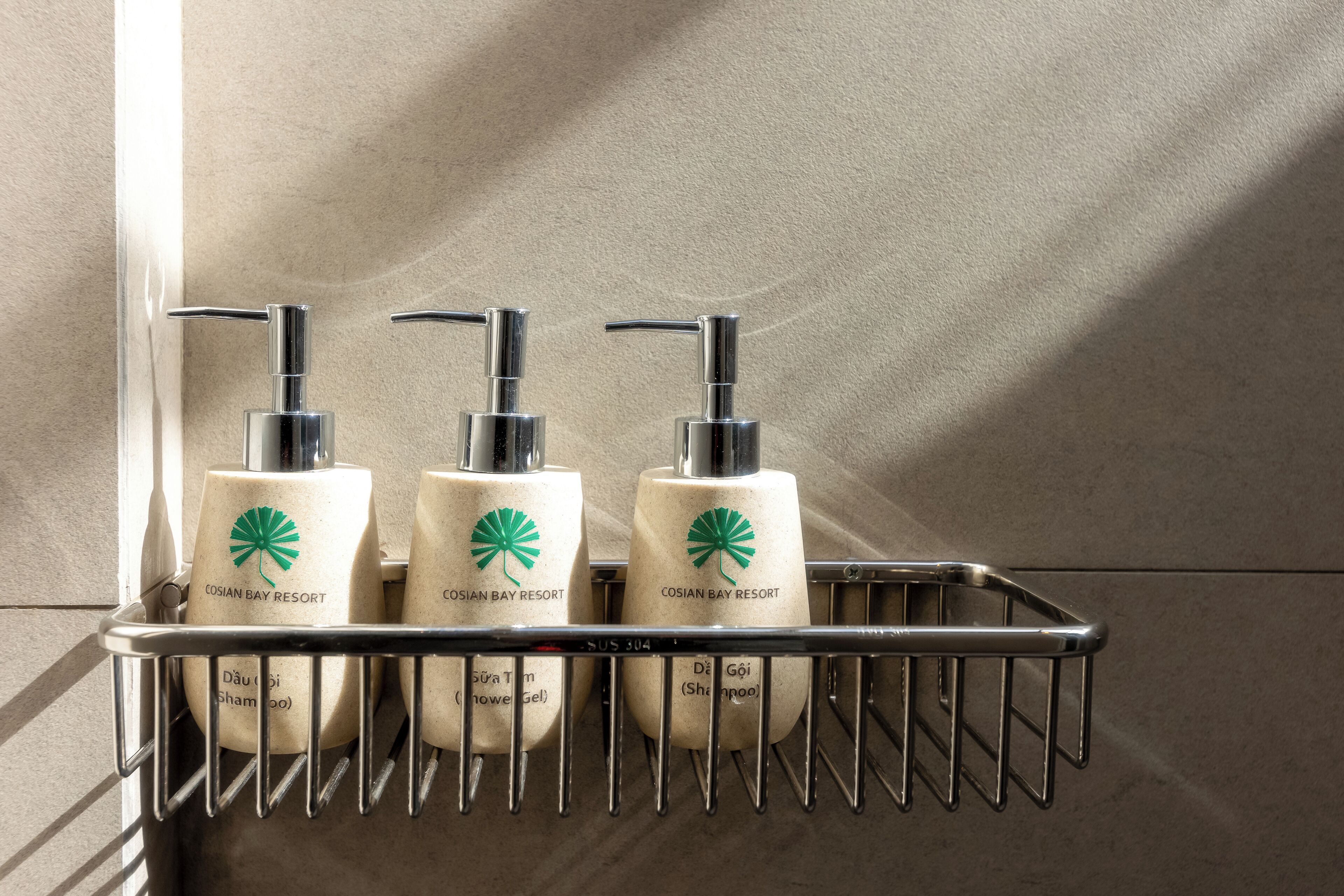 bungalow beachfront | bathroom | combined shower/bathtub, deep-soaking bathtub, rainfall showerhead