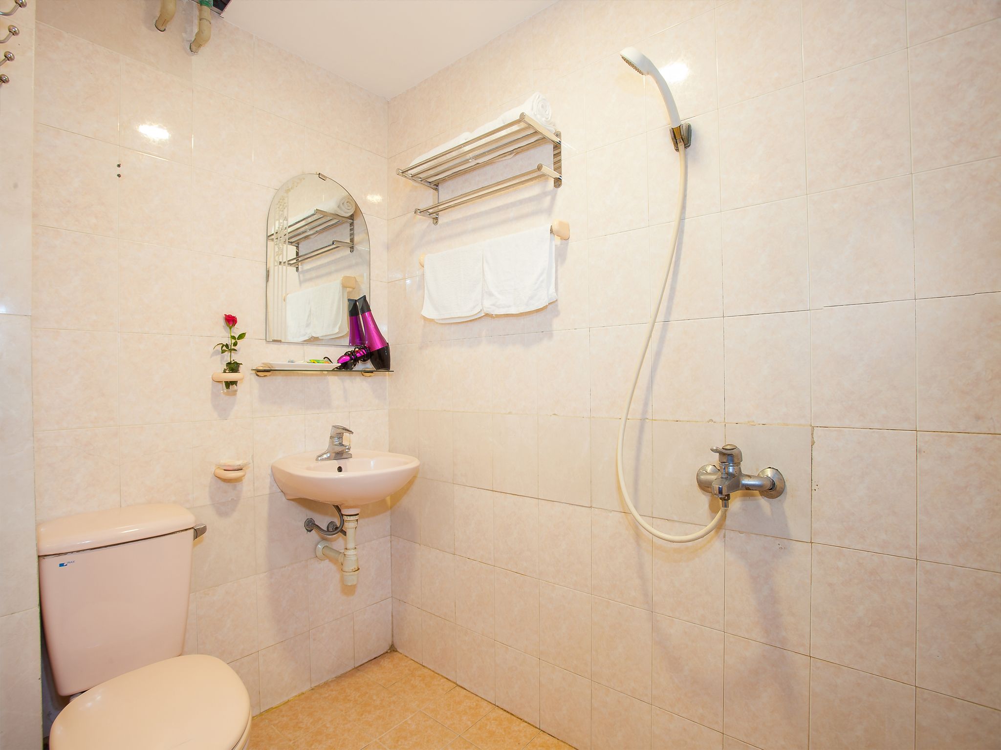 shower, free toiletries, hair dryer, slippers