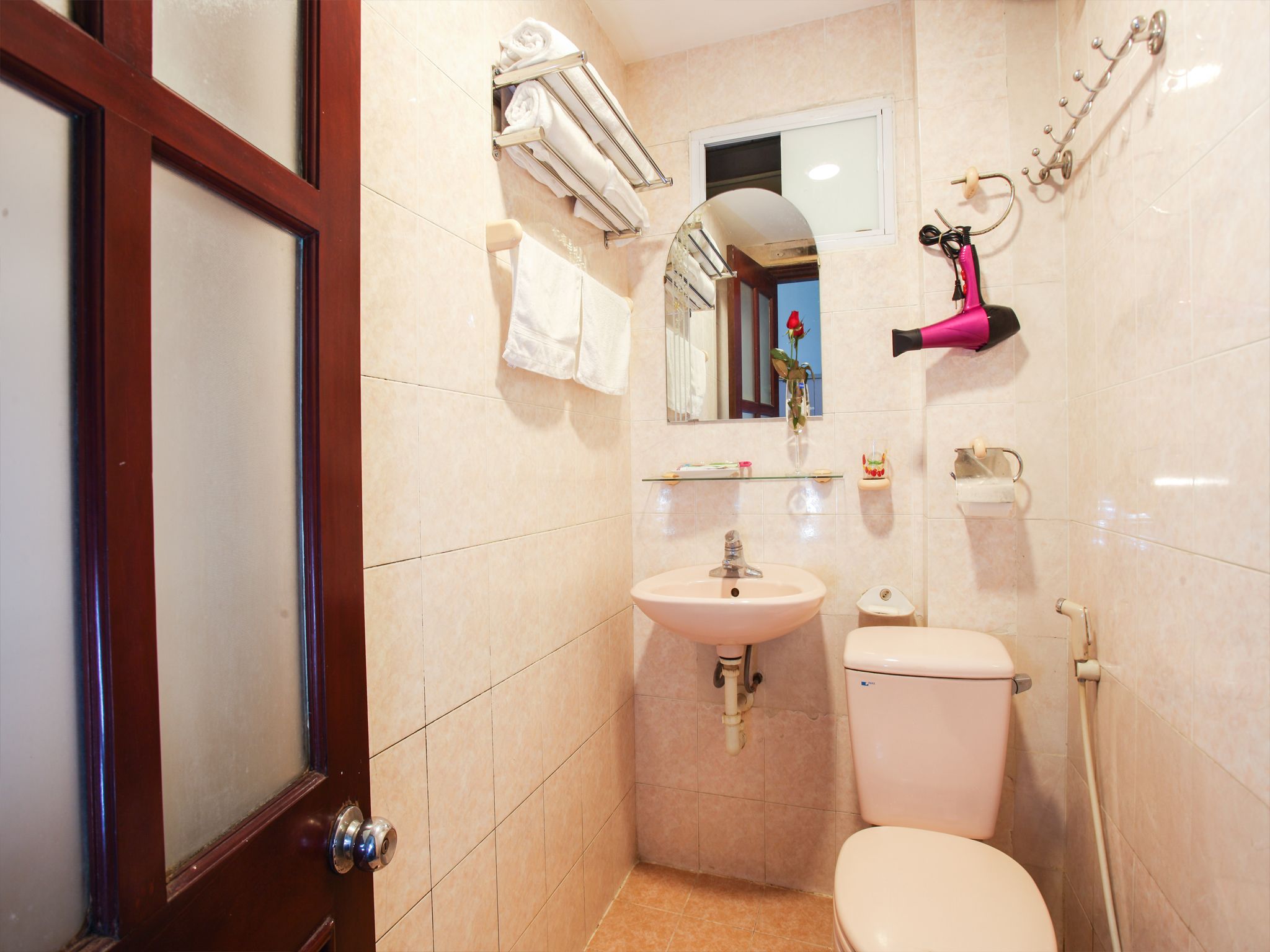 standard double room | bathroom | shower, free toiletries, hair dryer, slippers