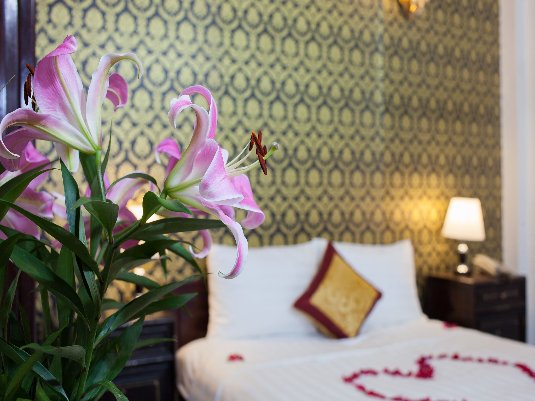 down duvets, memory-foam beds, minibar, in-room safe