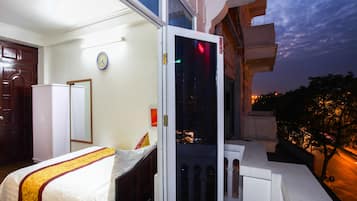 Junior Suite Double, City view | Down comforters, memory foam beds, minibar, in-room safe