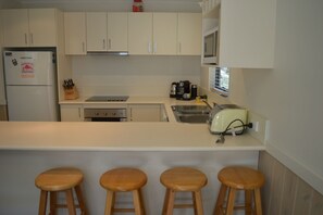 Chalet, 3 Bedrooms | Private kitchen