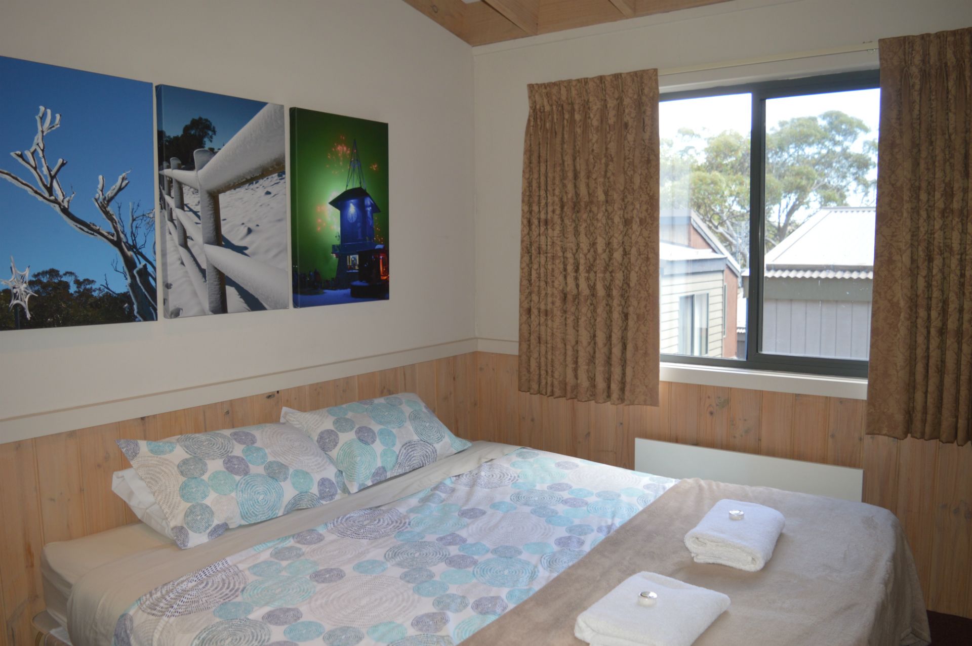 Chalet, 3 Bedrooms | 3 bedrooms, cots/infant beds