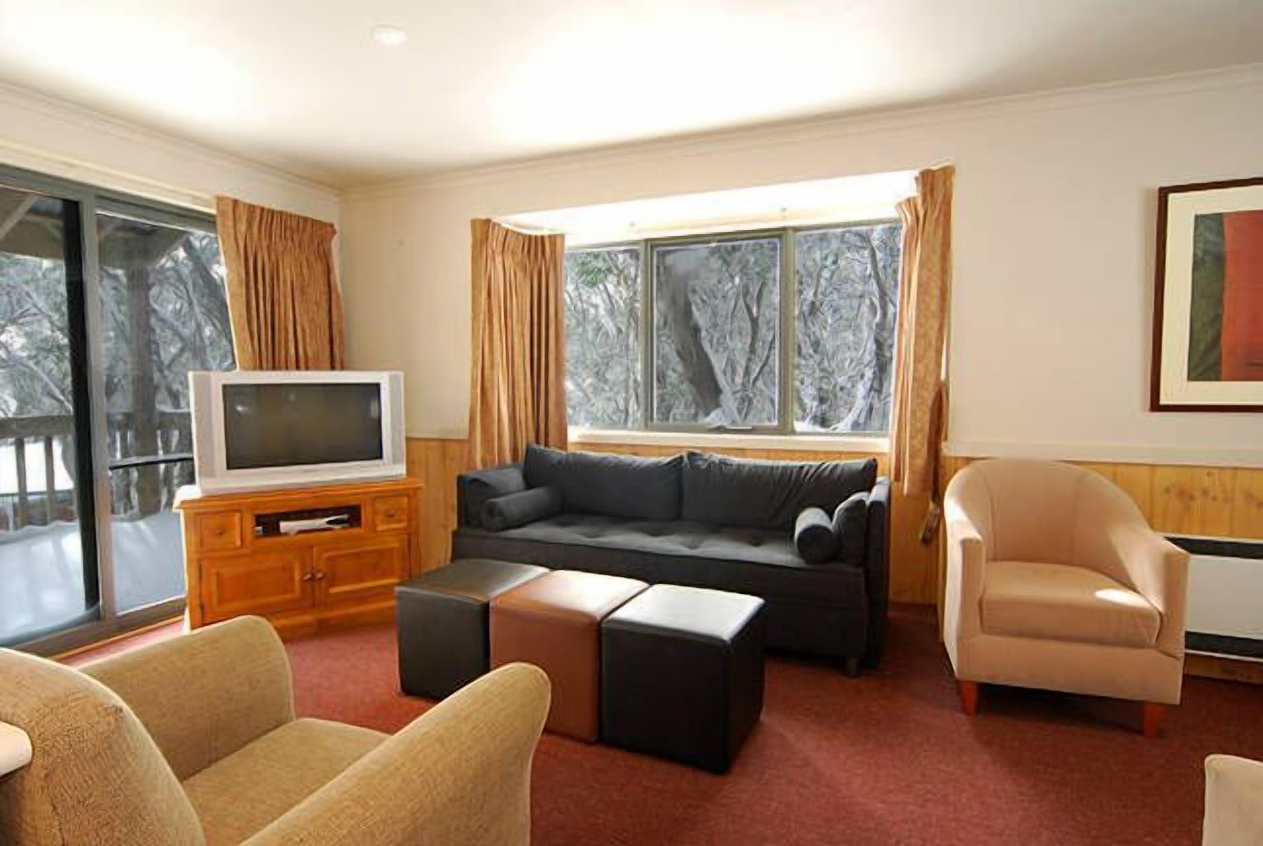 3 bedrooms, cots/infant beds