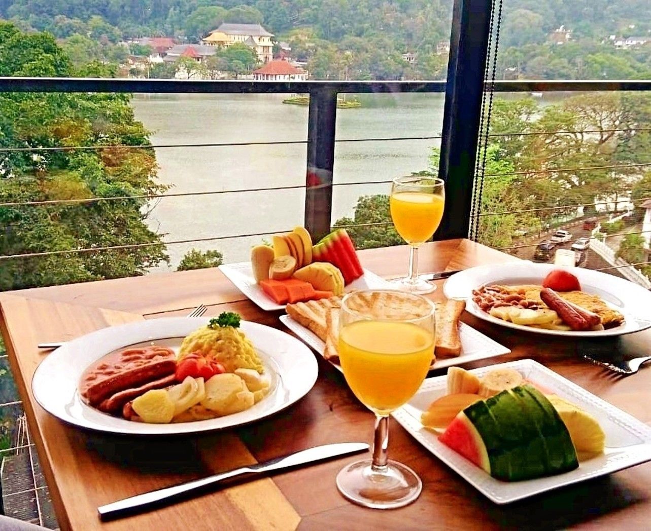 Daily full breakfast (LKR 9 per person)