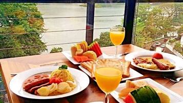 Daily full breakfast (LKR 9 per person)