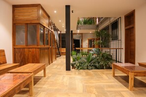 Lobby sitting area - Lakewood Residence (Kandy)