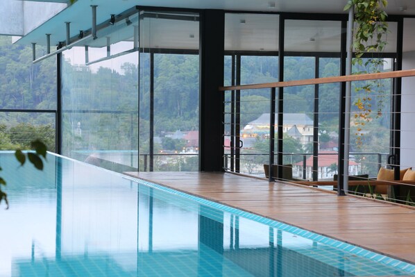 Indoor pool, outdoor pool - Lakewood Residence (Kandy)