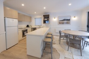 Chalet, 4 Bedrooms | Private kitchen | Full-size fridge, microwave, oven, stovetop