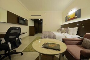 Executive Room, 1 Bedroom, Pool View, Poolside