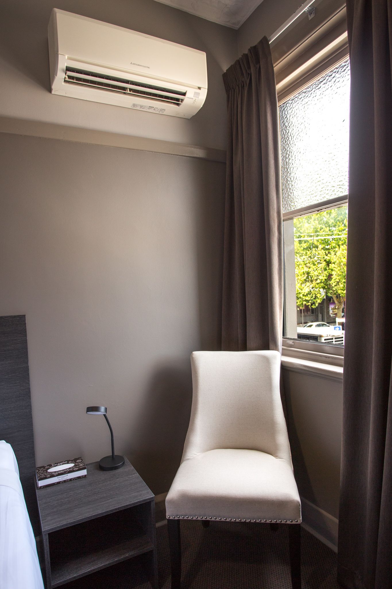 classic room, 1 queen bed, shared bathroom | room amenity