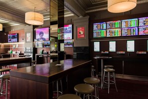 Bar (on property) - Nags Head Hotel (Adamstown)