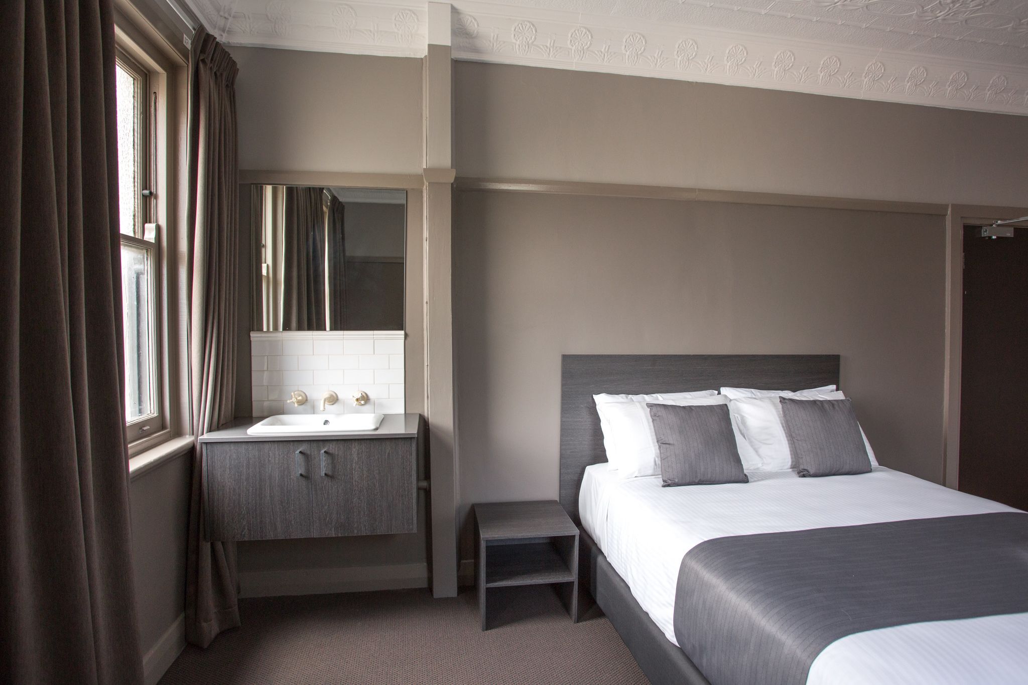 design room, 1 queen bed, shared bathroom | premium bedding, iron/ironing board, free wifi, bed sheets