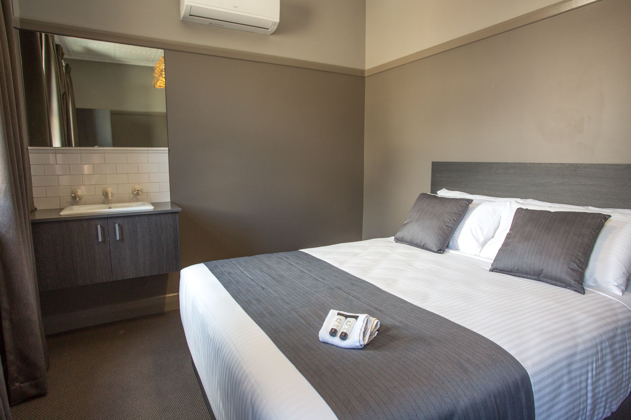 comfort room, 1 queen bed, shared bathroom | premium bedding, iron/ironing board, free wifi, bed sheets