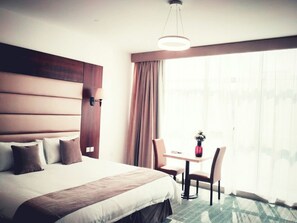 Minibar, in-room safe, individually furnished, desk - Al Dyafa Hotel Suites (Salalah)