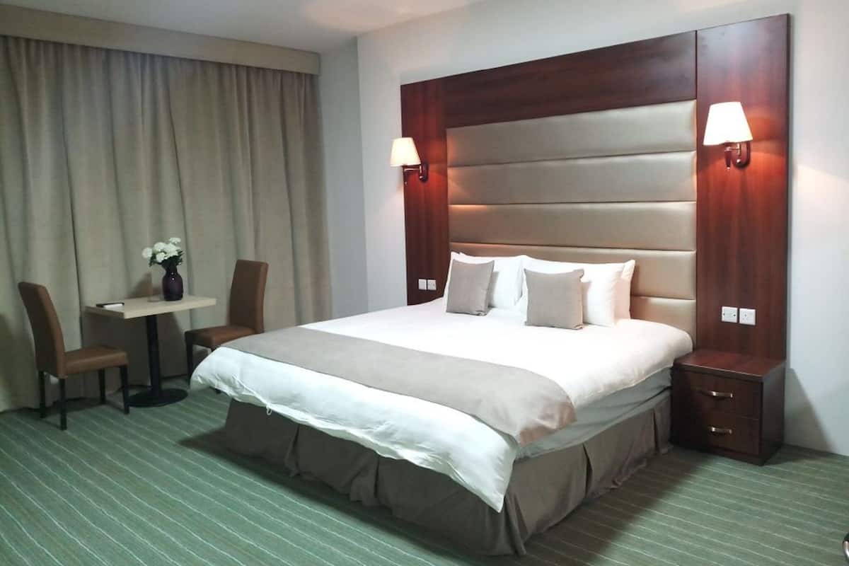 Minibar, in-room safe, desk, iron/ironing board (on request)