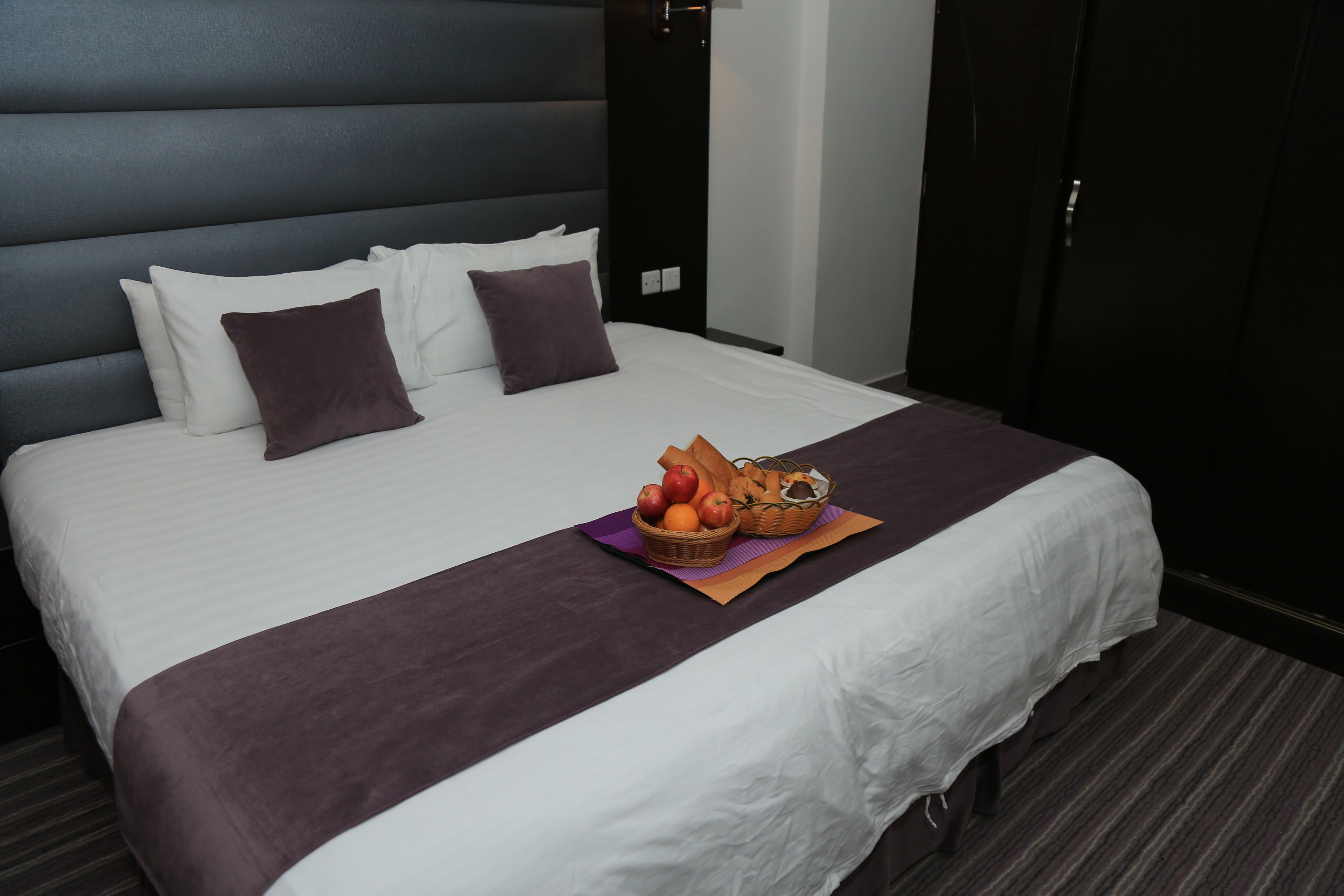 deluxe suite, 1 king bed, smoking, city view | view from room